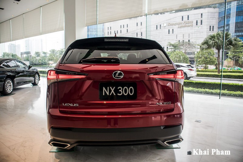 Ảnh chính diện đuôi xe Lexus NX 300 2020