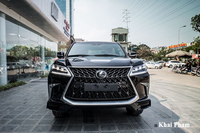 Ảnh chính diện đầu xe Lexus LX570 Super Sport 2020