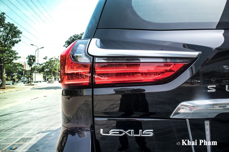 Ảnh đèn hậu xe Lexus LX570 Super Sport 2020