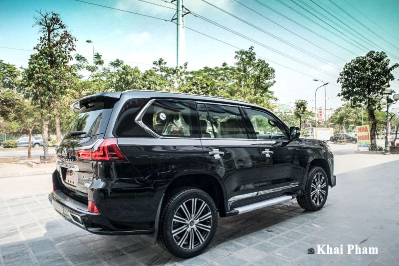 Ảnh chính diện thân xe Lexus LX570 Super Sport 2020