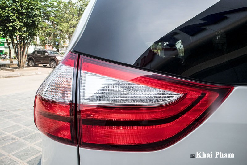 Ảnh đèn hậu xe Toyota Sienna 2020