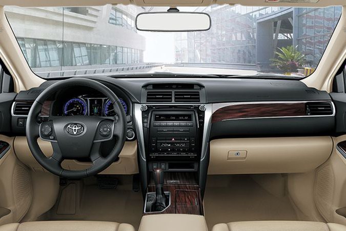 Sự khác biệt về nội thất giữa Toyota Camry nhập khẩu và lắp ráp trong nước - Ảnh 1.