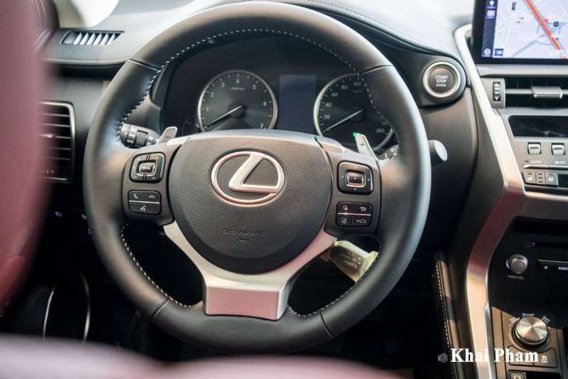 Ảnh Chính diện vô-lăng xe Lexus NX 300 2020