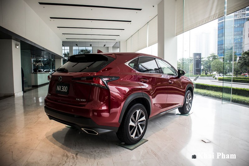 Ảnh đuôi xe Lexus NX 300 2020