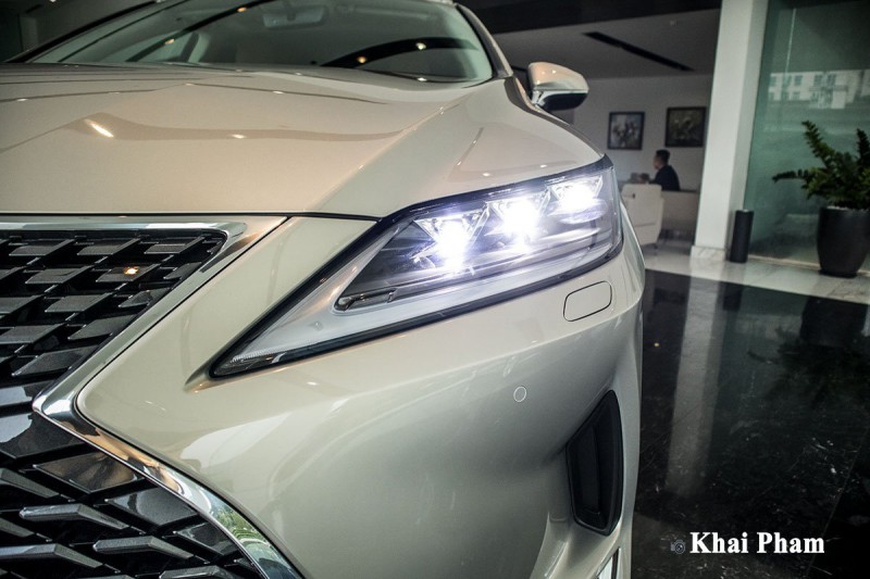 Ảnh đèn pha bên phải xe Lexus RX 300 2020