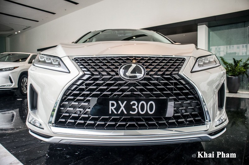 Ảnh chính diện đầu xe Lexus RX 300 2020