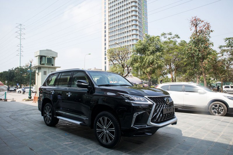 Ảnh trước phải xe Lexus LX570 Super Sport 2020