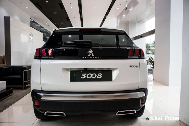 Ảnh chính diện đuôi xe Peugeot 3008​​ 2020