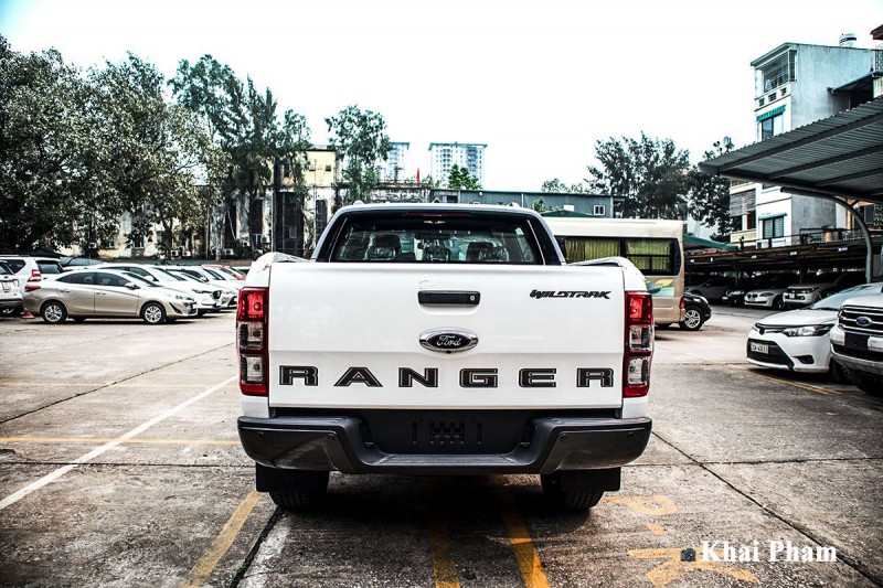 Ảnh chụp chính diện đuôi xe Ford Ranger 2020