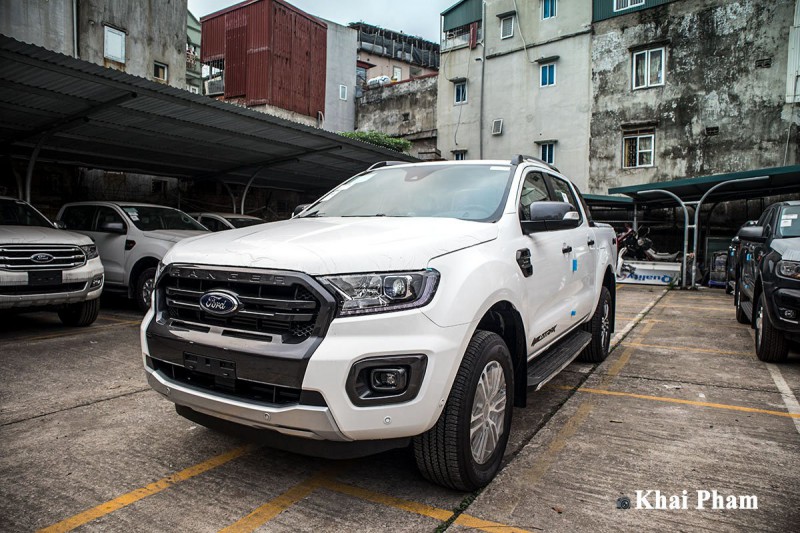 Ảnh chụp trước phải xe Ford Ranger 2020