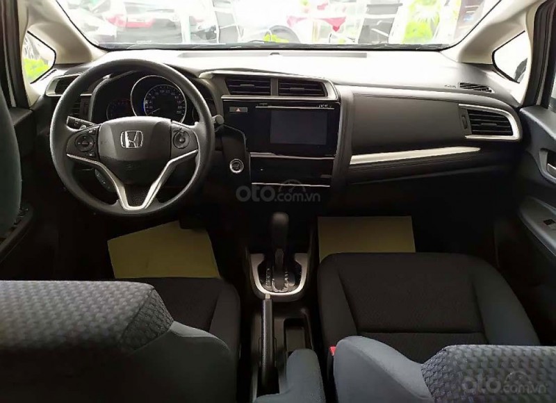 Khoang nội thất của Honda Jazz sắp xếp khoa học, hướng tới người lái. 1