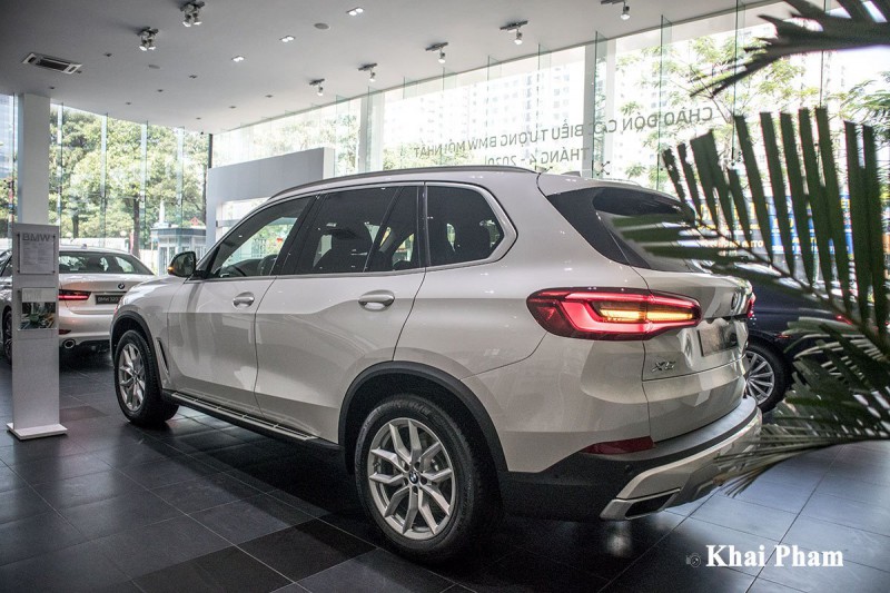 Ảnh sau trái xe BMW X5 xDrive 40i xLine 2020 