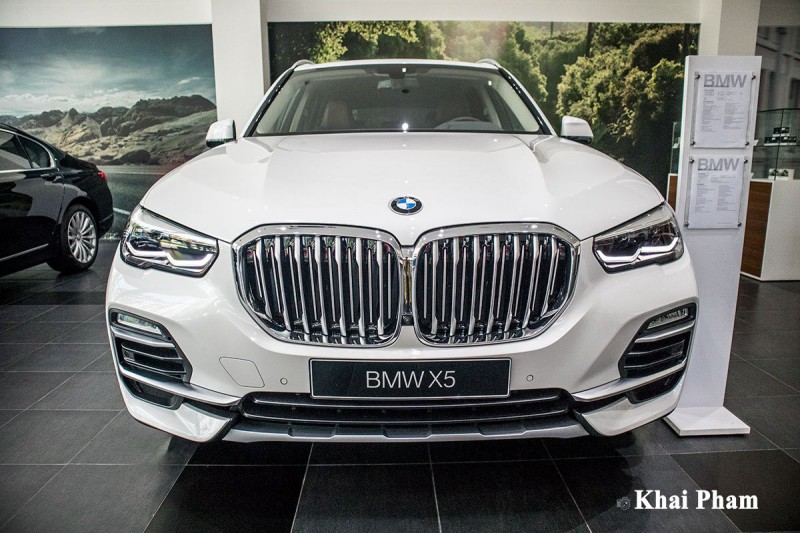 Ảnh chính diện đầu xe BMW X5 xDrive 40i xLine 2020 