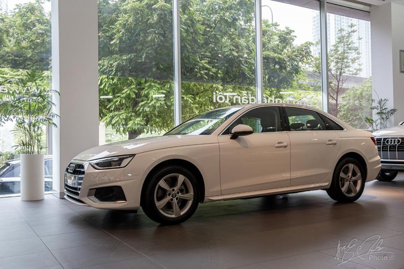 Đánh giá xe Audi A4 2020: Khung gầm nhẹ và chống xoắn vặn tốt, được nhiều chuyên gia đánh giá cao.