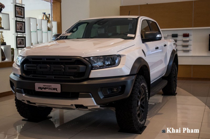 Ảnh đầu xe Ford Ranger Raptor 2020 bên phải