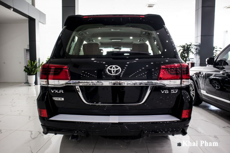 Ảnh chính diện đuôi xe Toyota Land Cruiser 2020