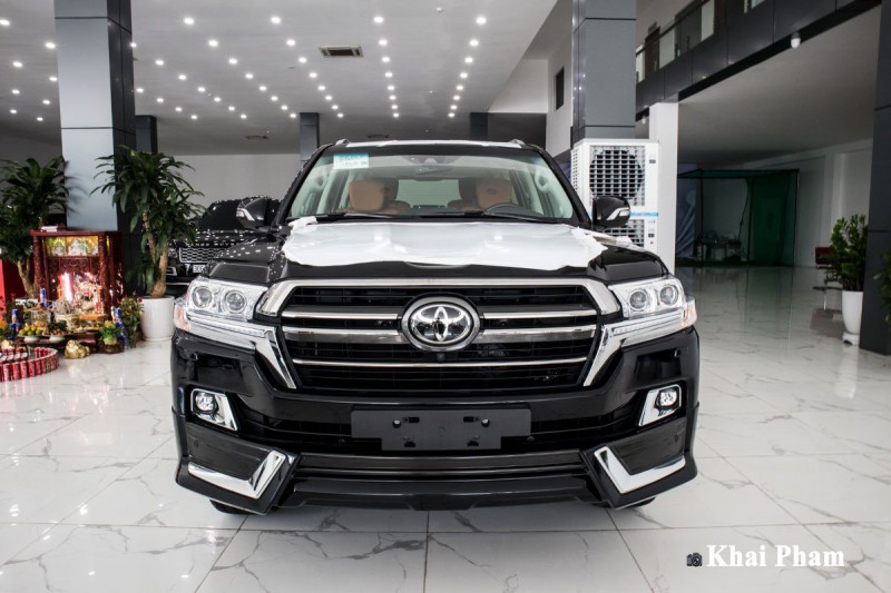 Ảnh chính diện đầu xe Toyota Land Cruiser 2020