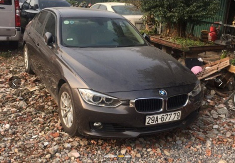 BMW 320i đời 2012 sụt nửa giá sau 8 hoạt động.