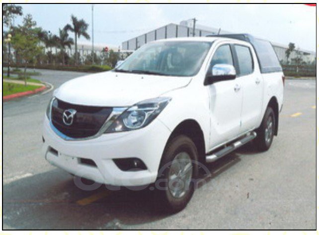 Mẫu bán tải Mazda BT-50 với thiết kế thùng xe kín kì lạ.