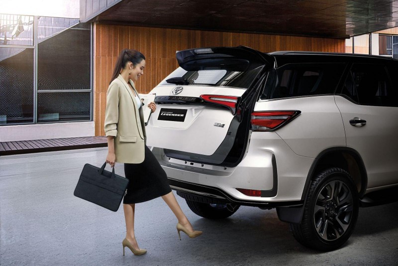 Ảnh chi tiết Toyota Fortuner Legender 2021 hoàn toàn mới vừa mở bán tại Thái Lan a12