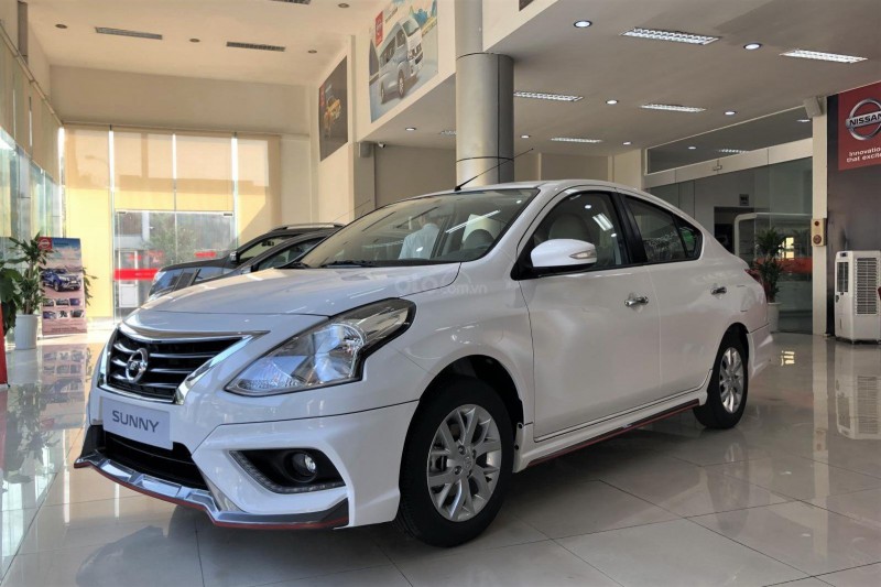 Nissan Sunny tiếp tục ưu đãi tiền mặt 20 triệu đồng.