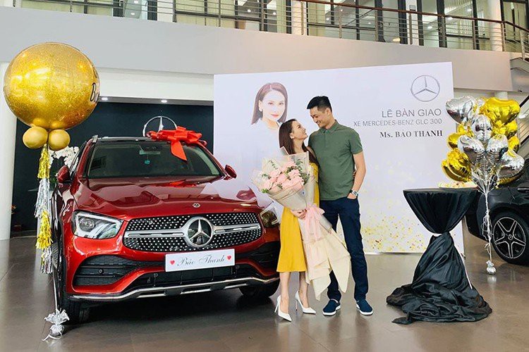 Bảo Thanh - Diễn viên "Về nhà đi con" sắm Mercedes-Benz GLC 2020 màu đỏ nổi bật a2