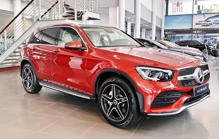 Bảo Thanh - Diễn viên "Về nhà đi con" sắm Mercedes-Benz GLC 2020 màu đỏ nổi bật a6