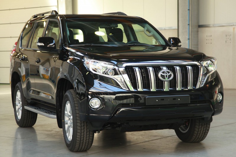 Toyota Land Cruiser Prado 2020 ra mắt với nhiều bổ sung mới, giá cao hơn.