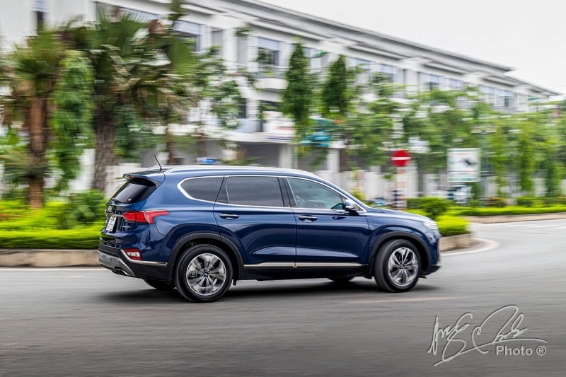 Hệ thống dẫn động 4 bánh thông minh HTRAC trên Hyundai Santa Fe thế hệ mới.