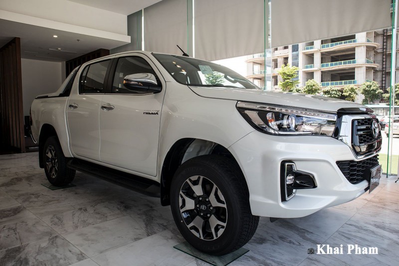 Ảnh thân xe Toyota Hilux 2020