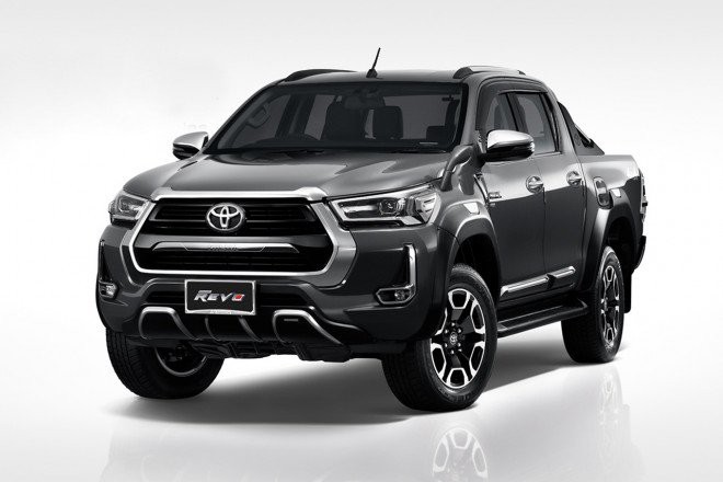 Toyota Hilux 2021 TRD không kém phần bắt mắt.