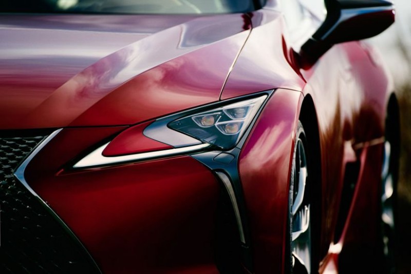 Lexus LC 500 2020 mới bảo toàn vẻ thần thái tuyệt đỉnh.