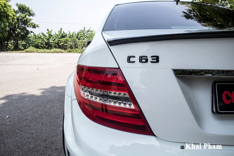 Hơn 2 tháng thi công và 200 triệu đồng, Mercedes-Benz C 300 đời "ơ kìa" biến thành xe thể thao cực ngầu a15