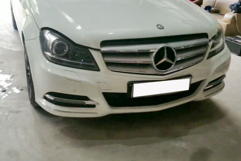 Hơn 2 tháng thi công và 200 triệu đồng, Mercedes-Benz C 300 đời "ơ kìa" biến thành xe thể thao cực ngầu 1