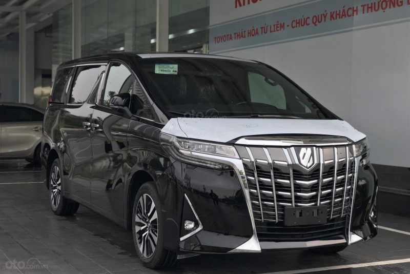 Toyota Alphard được bán tại Việt Nam 1