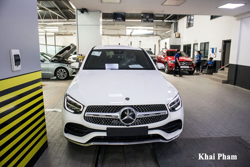 Ảnh đầu xe Mercedes-Benz GLC 300 Coupe 2020 bên trên 