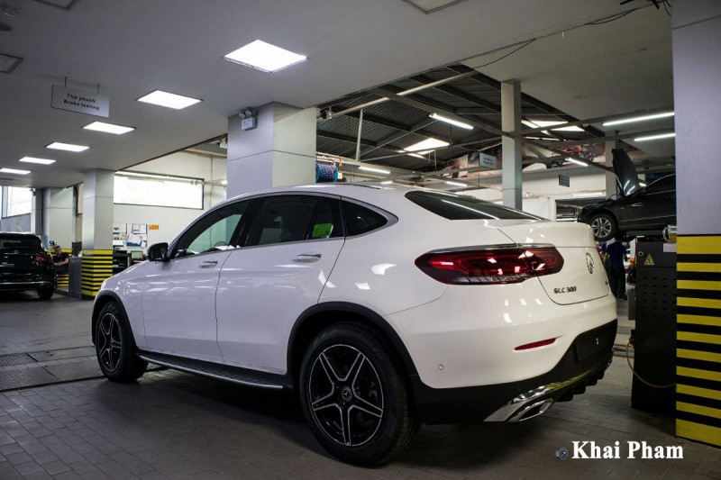 Ảnh đuôi xe Mercedes-Benz GLC 300 Coupe 2020 bên phải