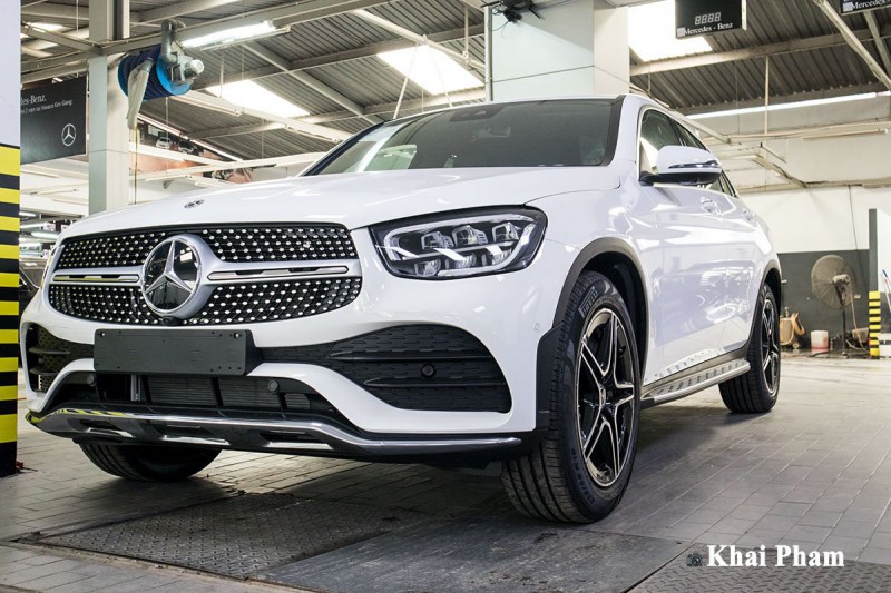 Ảnh trước đầu xe Mercedes-Benz GLC 300 Coupe 2020