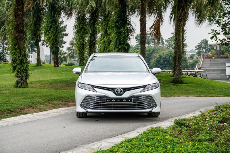 Toyota Camry tiếp tục dẫn đầu phân khúc sedan hạng D trong tháng 5/2020 1