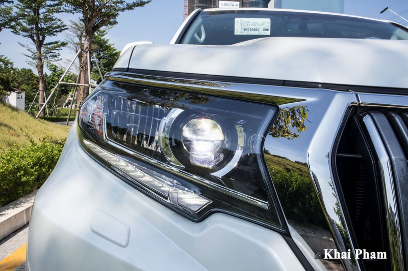 Ảnh đèn pha xe Toyota Land Cruiser Prado 2020