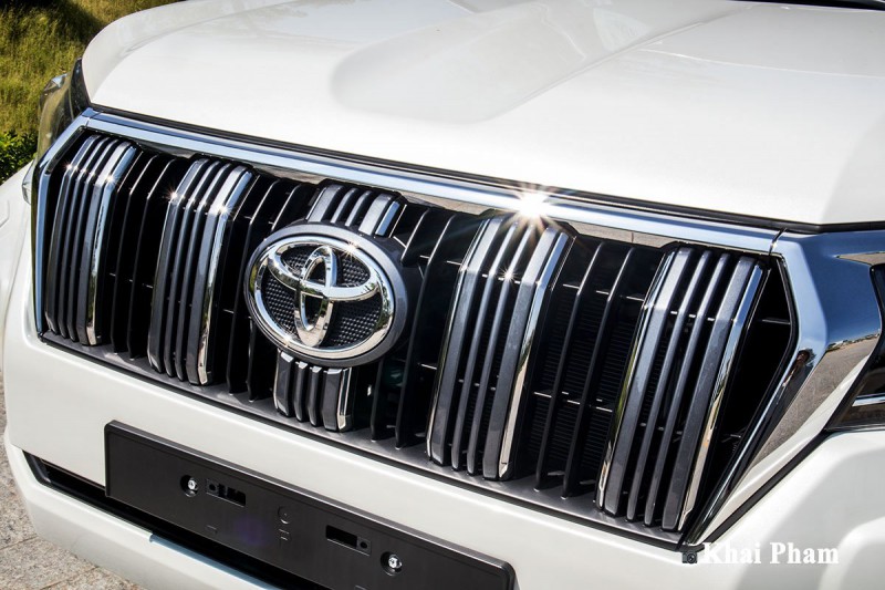 Ảnh lưới tản nhiệt xe Toyota Land Cruiser Prado 2020