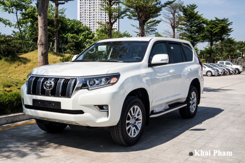 Ảnh đầu bên trái xe Toyota Land Cruiser Prado 2020