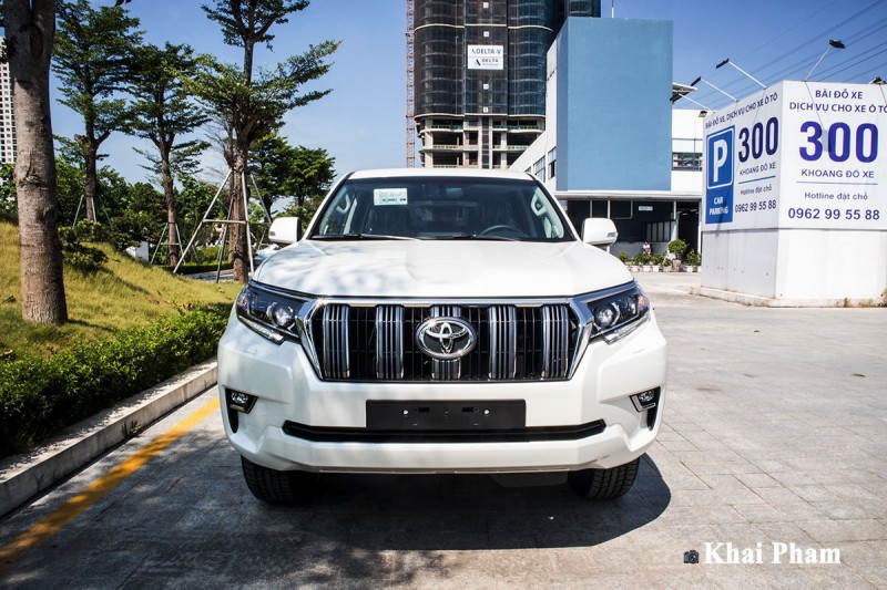 Ảnh chính diện xe Toyota Land Cruiser Prado 2020