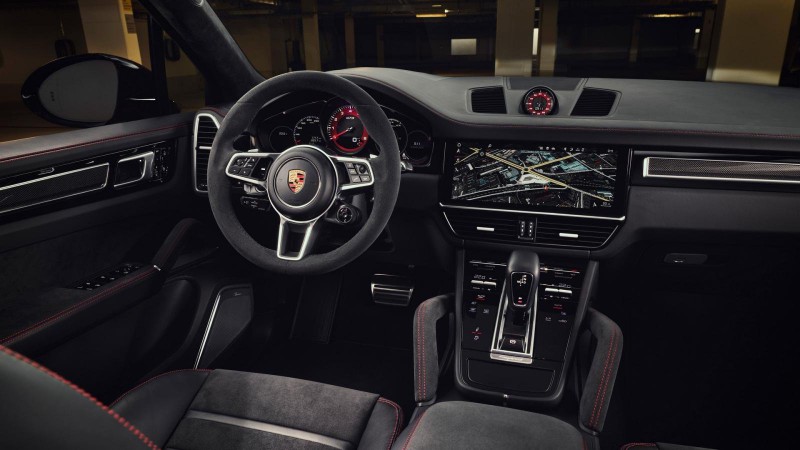 Porsche Cayenne GTS trang bị tối tân.