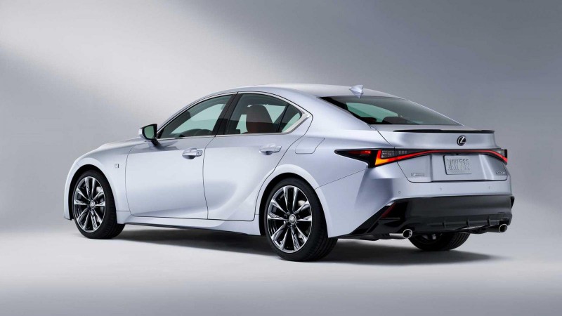 Lexus IS 2021 quyến rũ khó cưỡng.