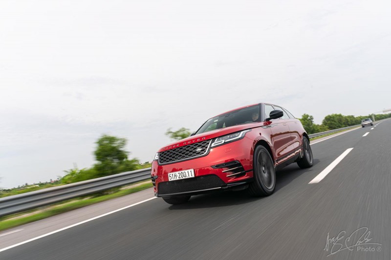 Đánh giá xe Range Rover Velar 2020: Xe có khả năng cách âm tuyệt vời.