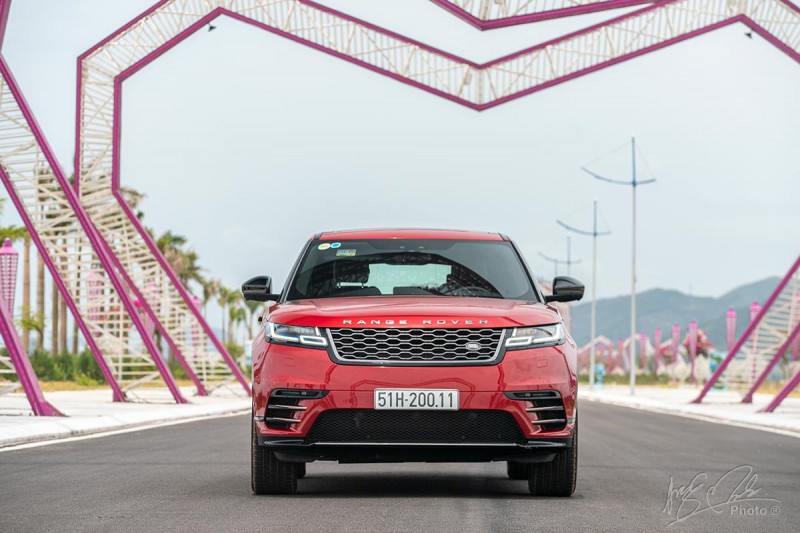 Đánh giá xe Range Rover Velar 2020: thiết kế đầu xe.