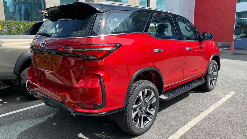 Phần đuôi xe Toyota Fortuner 2021.