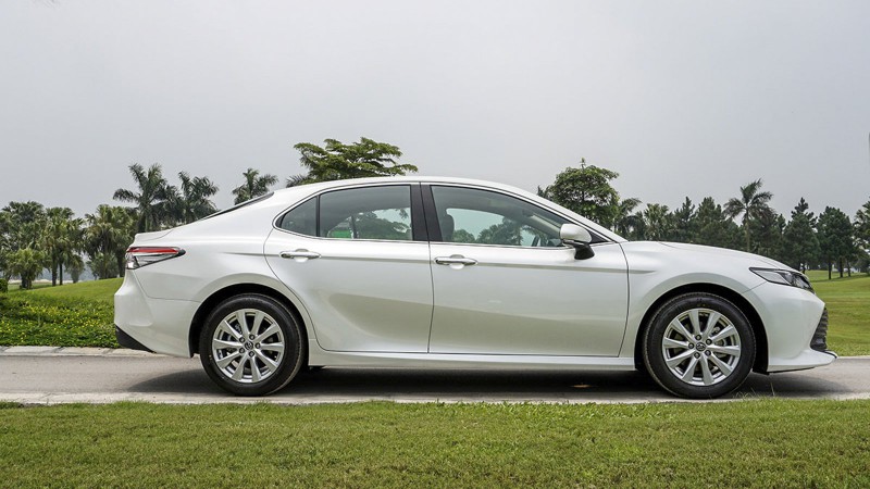 Ảnh Thân xe Toyota Camry 2020