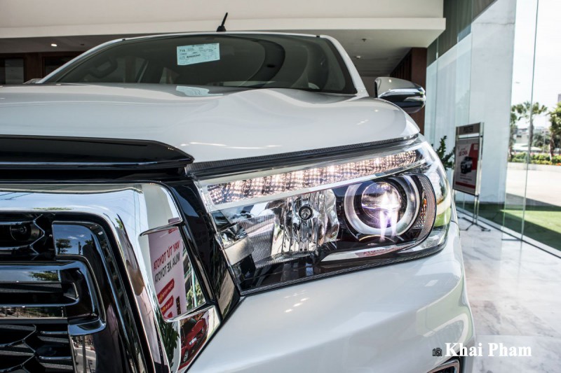 Ảnh Đèn pha phải xe Toyota Hilux 2020